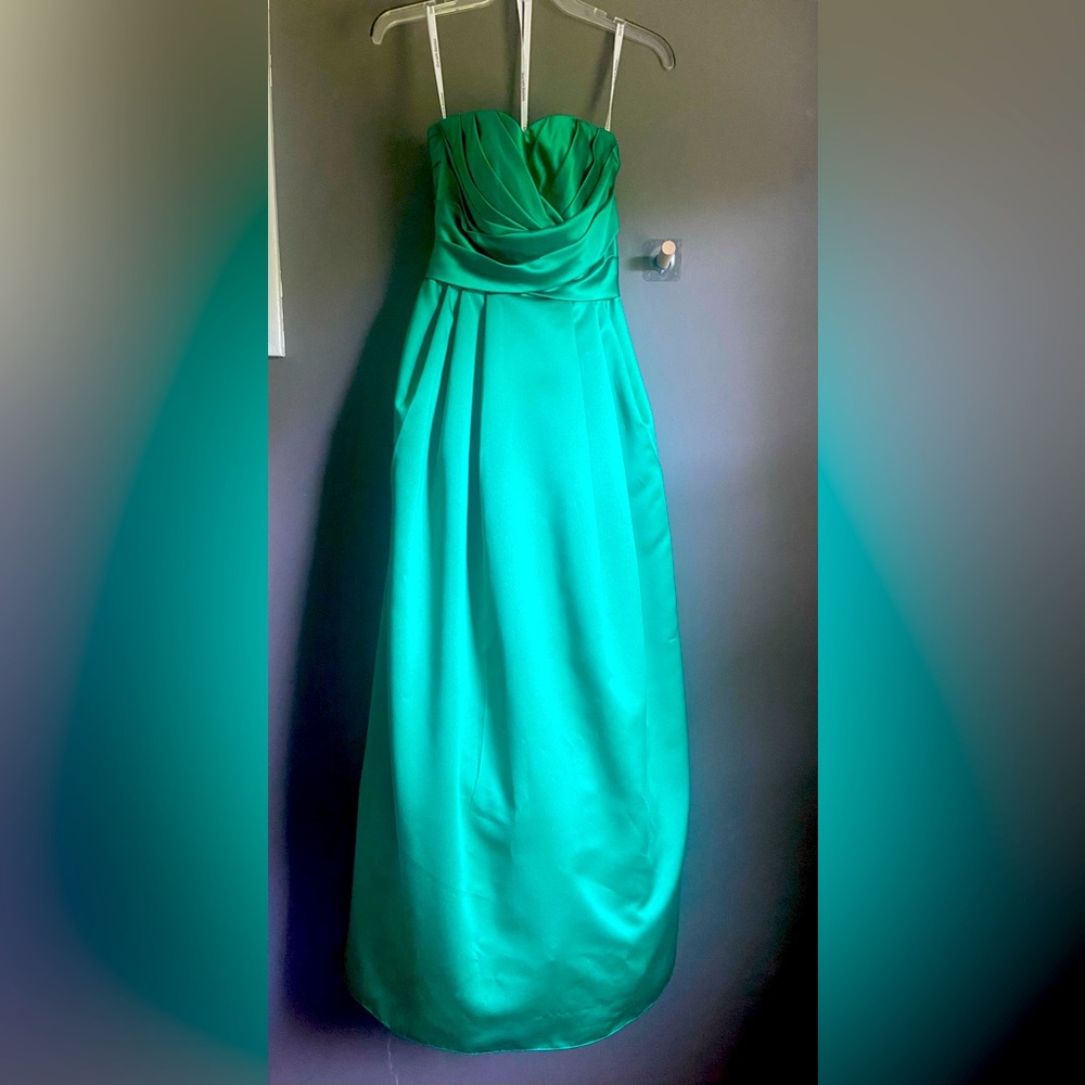 Elegant Green Strapless Gown